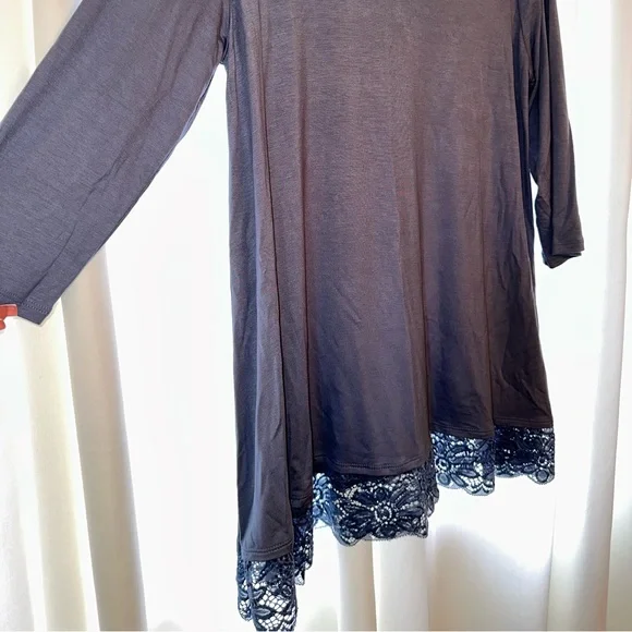 NWOT LACY TRIM TUNIC TOP - Picture 3 of 9
